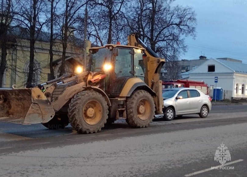 Спасатели МЧС принимали участие в ликвидации ДТП в г. Малоярославец, 121 км автодороги А-130