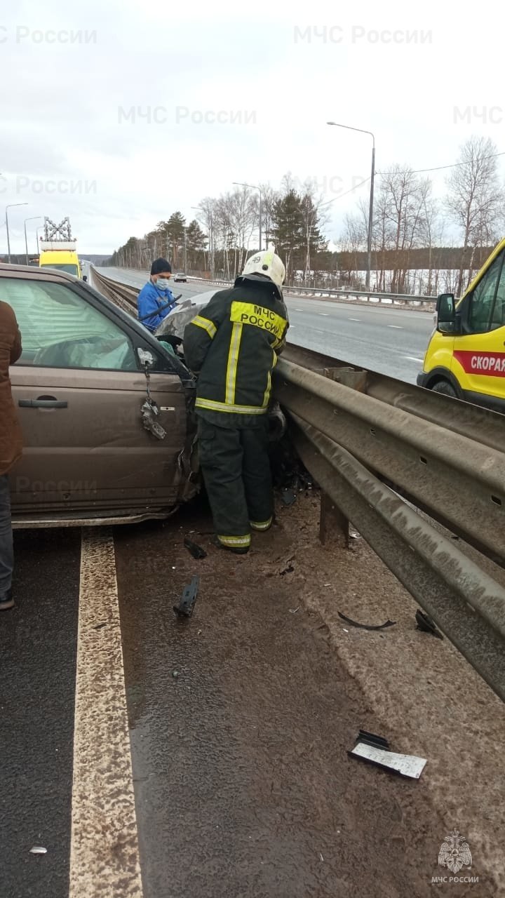 Спасатели МЧС принимали участие в ликвидации ДТП в  Малоярославецком районе, 151 км автодороги М-3 «Украина»