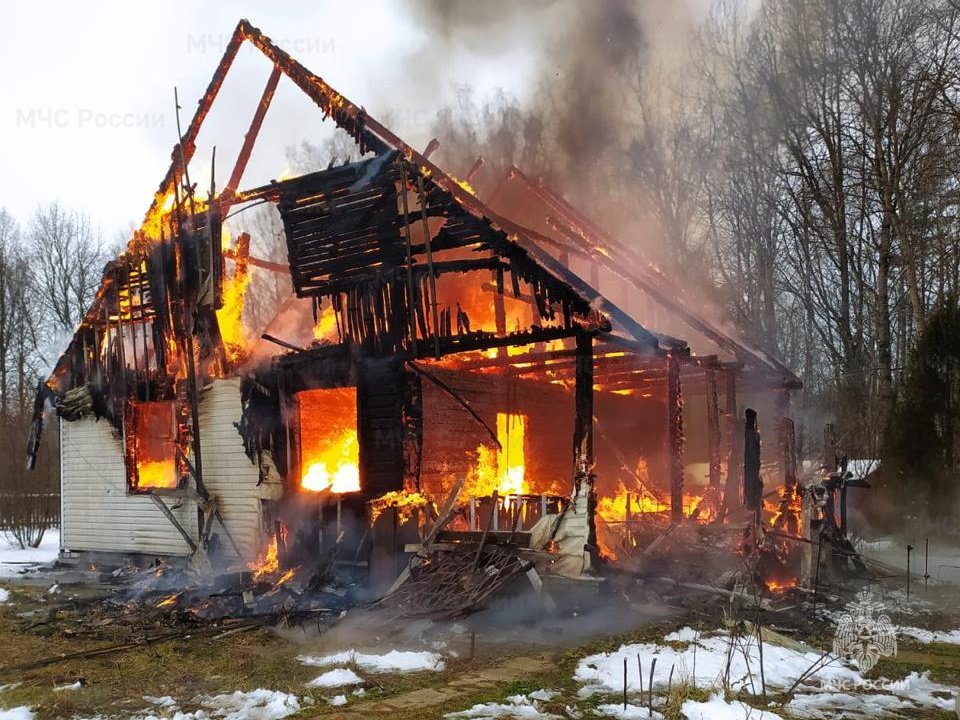 Пожар в Малоярославецком районе, д. Алехново, ул. Пихтовая