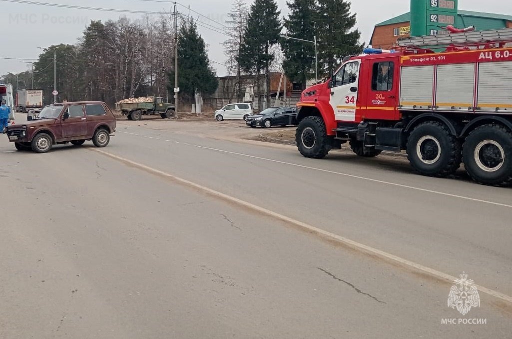 Спасатели МЧС принимали участие в ликвидации ДТП в Малоярославецком районе, 118 км автодороги А-130